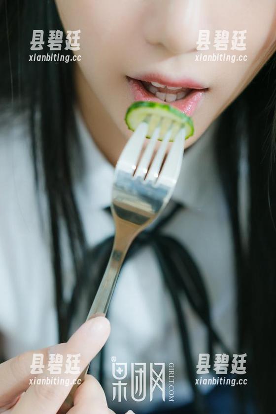 GIRLT果团网-莫雅琪 GIRLT果团网 - 最新!莫雅琪的白丝图包,反正我已经被种草了~