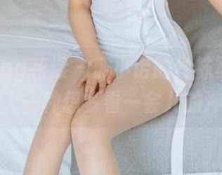HuaYang花漾 – 熊小诺的丝袜写真，简直给人一种想多看一会儿的冲动。