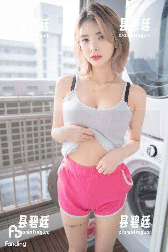 用Hyoyeon(김효연)的美图来提升颜值，ArtGravia的资源随我所欲！