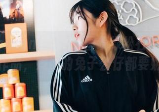 观看Sonson(손손)这围绕绿松石主题的兔女郎作品，媳妇的兔子公仔都要嫉妒啦