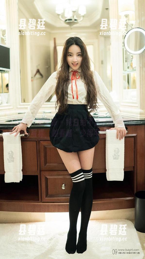 TuiGirl推女郎 - 纯白绝不止于何奕恋的写真，越看越“少得可怜”