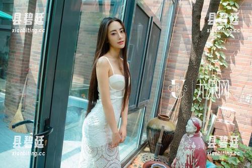 UGirls尤果网 - 王语纯的裸足写真，下载一张，给你的连袜裤点个赞？