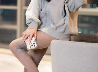 XIAOYU语画界 – 王馨瑶yanni最新美图更新，黑丝美腿，真是腿很撑场面，别问！