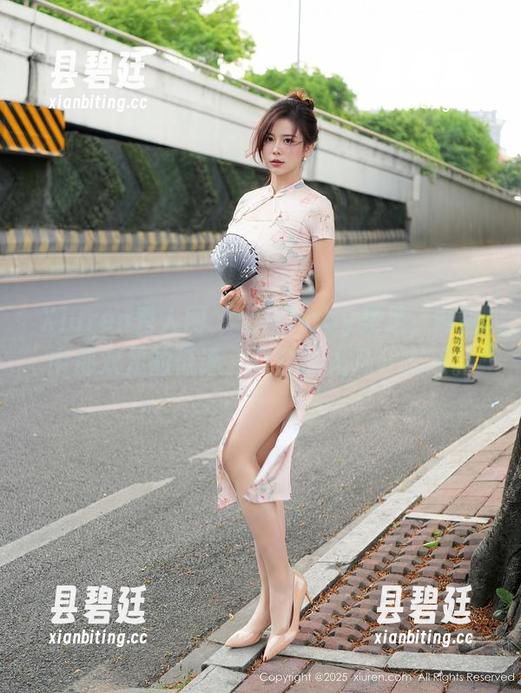 Xiuren秀人网-七米baby Xiuren秀人网 - 七米baby美足,网盘中那双足的低语,几分撩人几分暧昧。