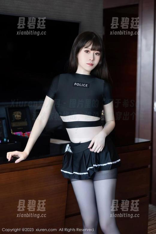 Xiuren秀人网 - 图片里的“周于希Sally”，连体衣的挑战，谁说不能穿出个性？