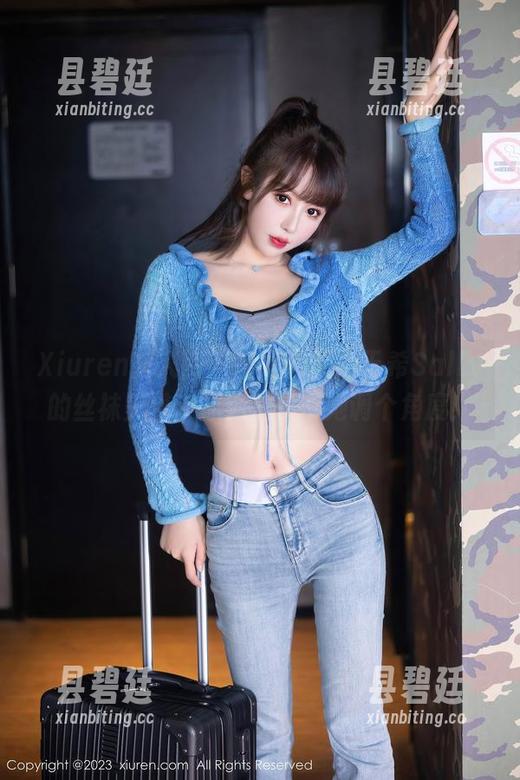 Xiuren秀人网 - 高清捕捉周于希Sally的丝袜美臀：你绝对想帮她调个角度！