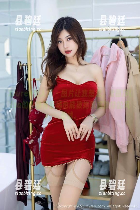 Xiuren秀人网-爱丽莎Lisa Xiuren秀人网 - 图片让我想起,爱丽莎Lisa的眼镜再普通也能被她戴成独特的风景线。