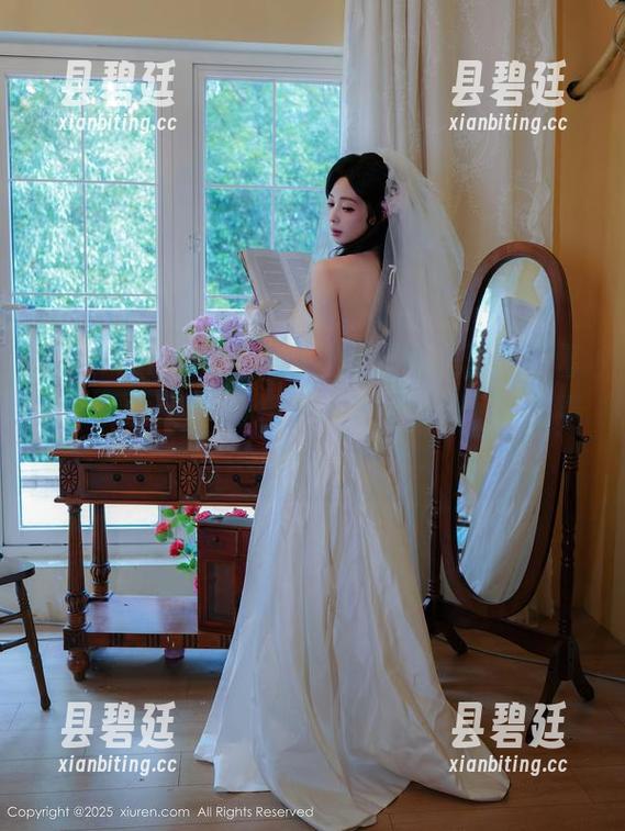 Xiuren秀人网-王馨瑶yanni Xiuren秀人网 - 网袜加持的美图,王馨瑶yanni这次穿搭太奇妙了,瞬间想多看几眼。