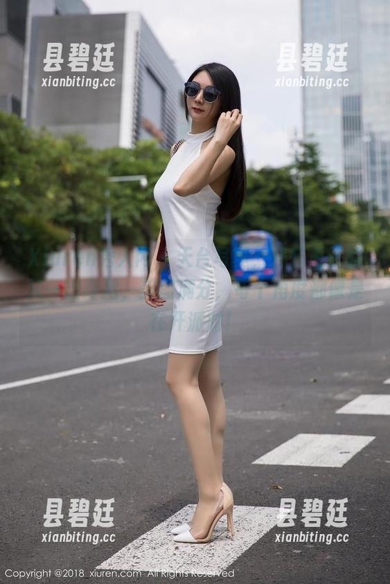 Xiuren秀人网 - 天台写真，轩轩王子的又一出奇招，美图满分，每个角度都像是在开派对！