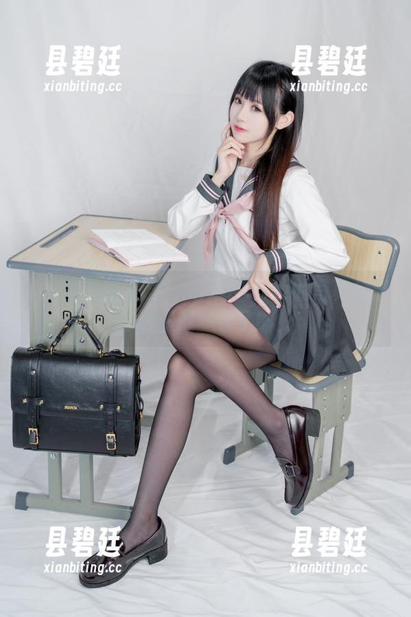 miko酱ww 护士宝宝的人设?miko酱ww的写真分享打破偶像滤镜了嘛!