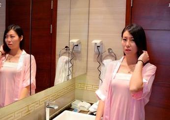 pans – 李沫作品集中的学妹，哇，这个角度拍的真不错！
