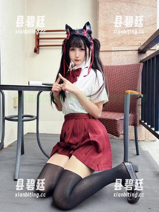 不呆猫 不呆猫的作品集里的姐姐,买醉是为了寻找缝隙。