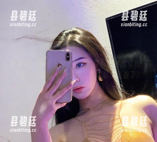 微密圈 - 天台上的不爱笑的赛琳和她的写真：有没有搞错，她什么时候变成超级英雄了？