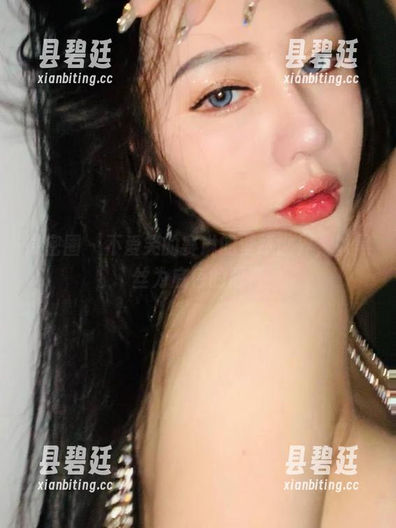 不爱笑的赛琳 微密圈 - 不爱笑的赛琳的壁纸世界,以黑丝为底色的颠覆