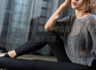 克拉女神 – 罗马假日再现，僮僮和她的连体衣写真合集，怀旧又色彩斑斓。