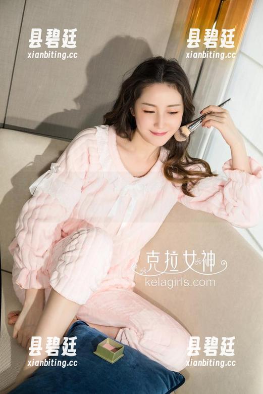 克拉女神 - 小芹的美腿新玩意儿来了，分享给你的朋友们吧！