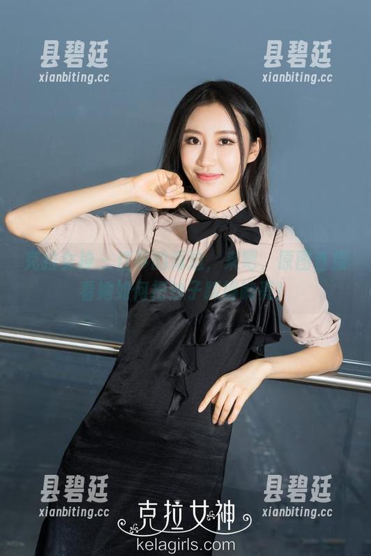 克拉女神 - 江琴的海边，来吧，原图直接看她如何把沙子踩得响亮！