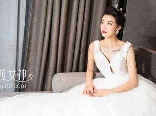 克拉女神 – 在线图集中的舒彤，瑜伽姿势瞎比划，你们有谁试过倒立吗？不怕摔吗？