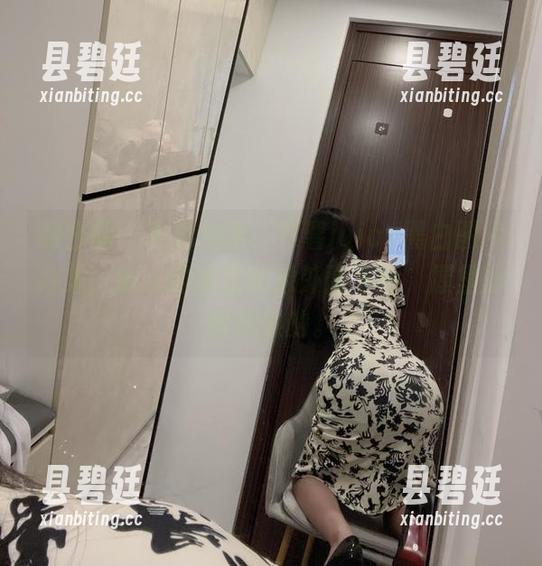 微密圈 - 零彩地带：可馨juicy黑白图片合集，给人的感觉就像外面下雨，屋里却暖烘烘的。