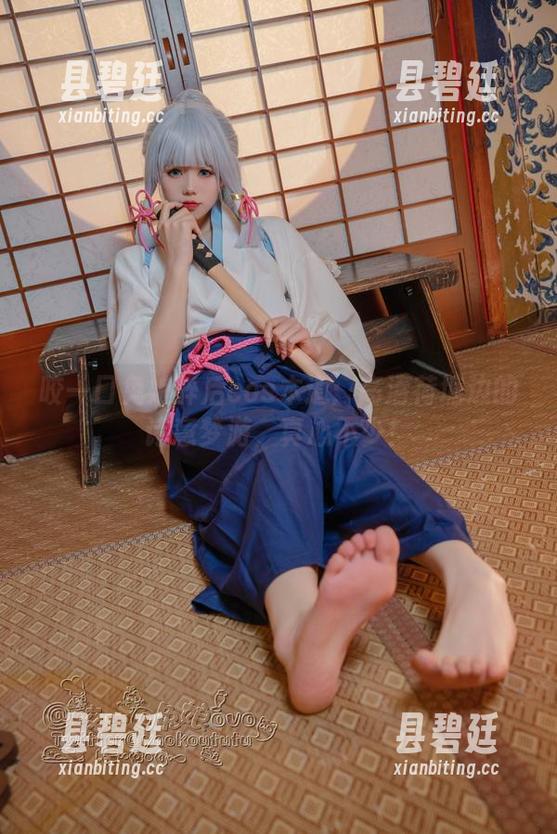 咬一口兔娘醉后cos本道：高清荷塘边的诗意梦游，真心不少！