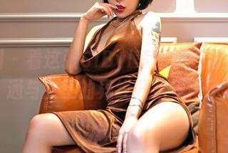 嗲囡囡 – 看这张SiByl李思宁的写真，普通与女王的界线开始模糊了