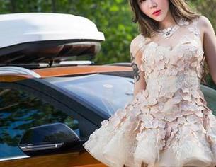 头条女神 – 尹菲的夏日作品图包：给你一种“我也能成为夏天海风”的错觉