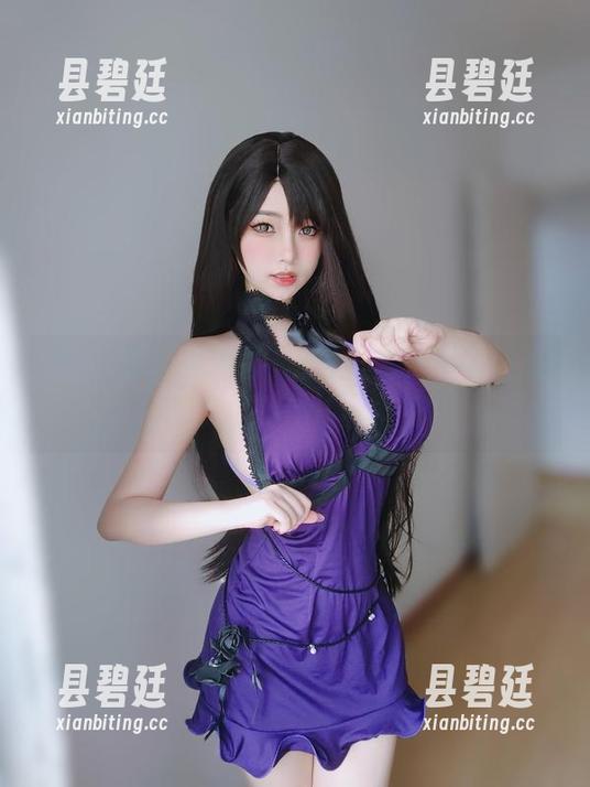 女主K的短裙魅影，原图记录着不可言说的惬意，图集成全真相？