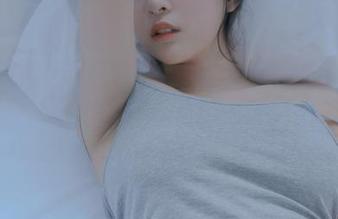 姜仁卿(강인경)的JK是种魔法，精选里每张都像在悄悄对我眨眼