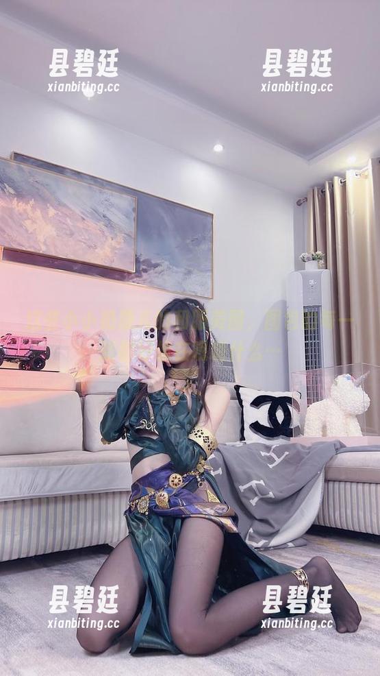 小小奶瓶儿 这些小小奶瓶儿的和服美图,图包的每一张都好像在呢喃什么…