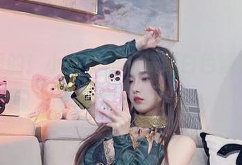 超可爱的！小小奶瓶儿演绎白色蕾丝，简直是太会了