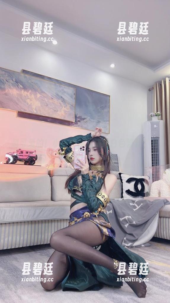 超可爱的！小小奶瓶儿演绎白色蕾丝，简直是太会了