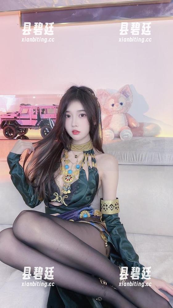 更新！小小奶瓶儿又发力，将萌与御完美结合，意外的氛围啊。
