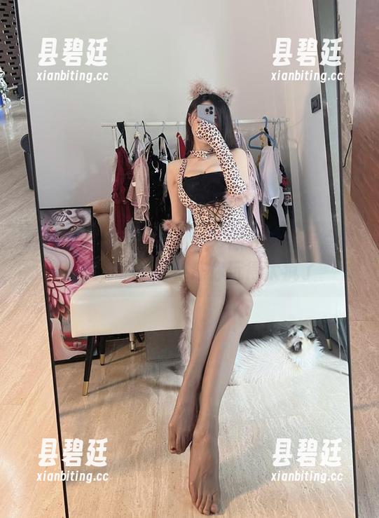 微密圈 - 美图一枚，520献礼可是有点诱人哦，小玉吃果冻你玩得太疯了