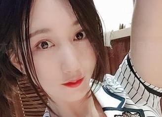 微密圈 – 本钱满满的小玉吃果冻，那私房图包看得人欲罢不能