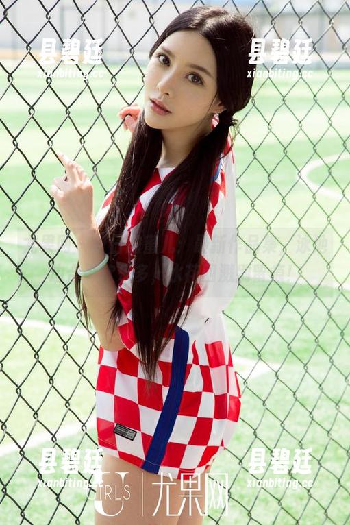 尤果网 - 夏日的蜜儿：最新作品集，泳池边合影欢乐多，水花四溅别留痕！