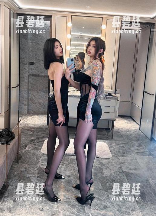 微密圈 - 最近看了希希Gina的粉色套图，无圣光、拼了老命想让人眼前一亮，总算是看到了不一样的气息。