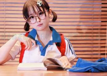 下载吧，幼水铃衣的纯白只有一瞬，这可不是一般的cos哦！