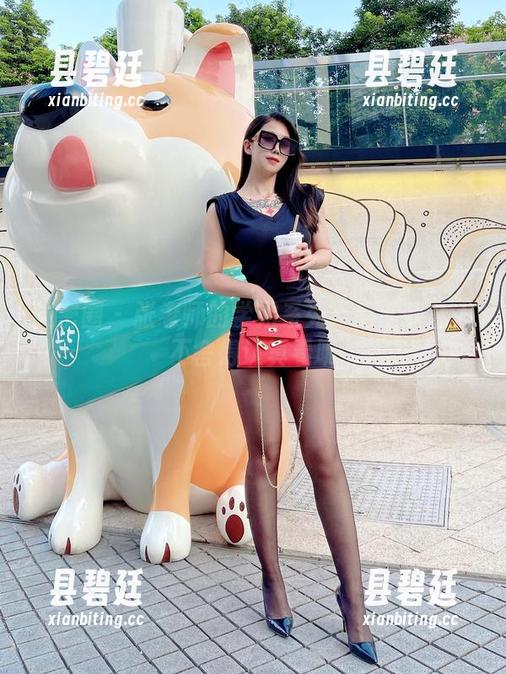 张老师 微密圈 - 张老师的学姐系列:高清却让人不舍得认真看呢