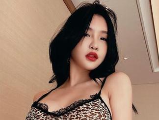 微密圈 – 你见过张鑫baby的“学姐”吗？无圣光的风格居然让人好奇！