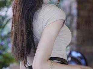 微密圈 – 系统更新：徐珺大哥拍的JK写真，你的思绪炸开了一点。