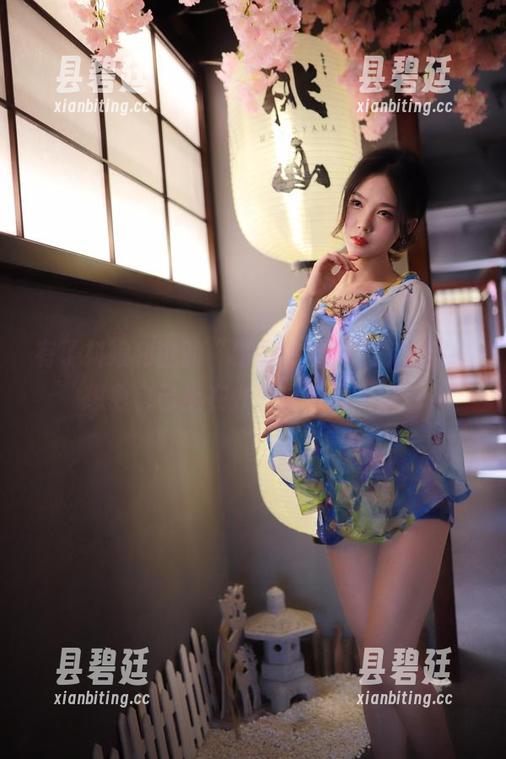有了抖娘利世的“秘书”全集，你甚至会想象自己坐在办公桌后那一刻。
