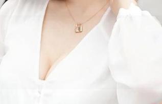 推女神 – “思淇Sukiii的连体衣图包，让你理解何为‘身形之美’—有个别也未必能理解”。