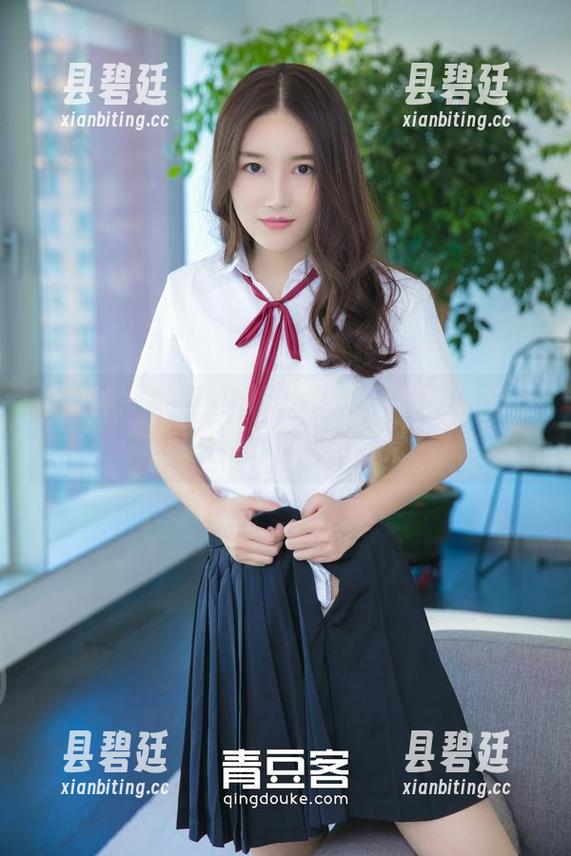 推女神-朱赢Molly 推女神 - 朱赢Molly的全套写真:天台上那一瞬的迷离与寻常
