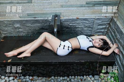 推女郎 - 何何夕的红裙写真集，高清得都快能数清每一个褶皱了！