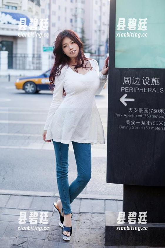 推女郎 - 肉丝见到谭冰的原图，估计群里都要翻天了！这不科学！