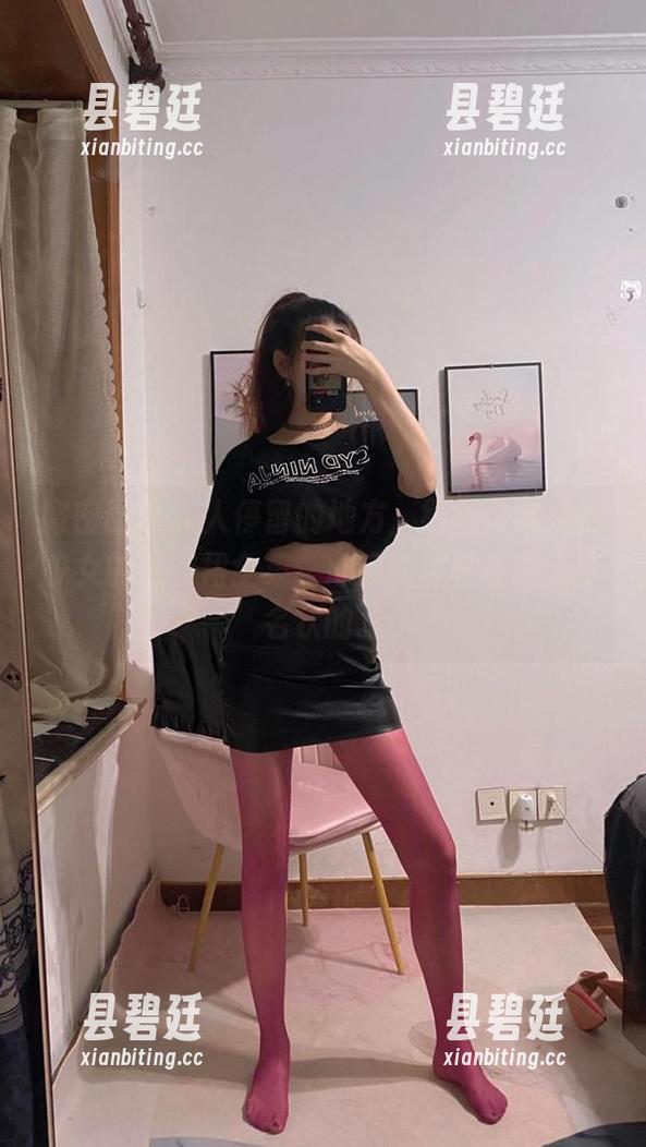 微密圈 - 让人停留的地方，继续欣赏提袜少女的连衣裙全集，心底的那种美是无可名状的。