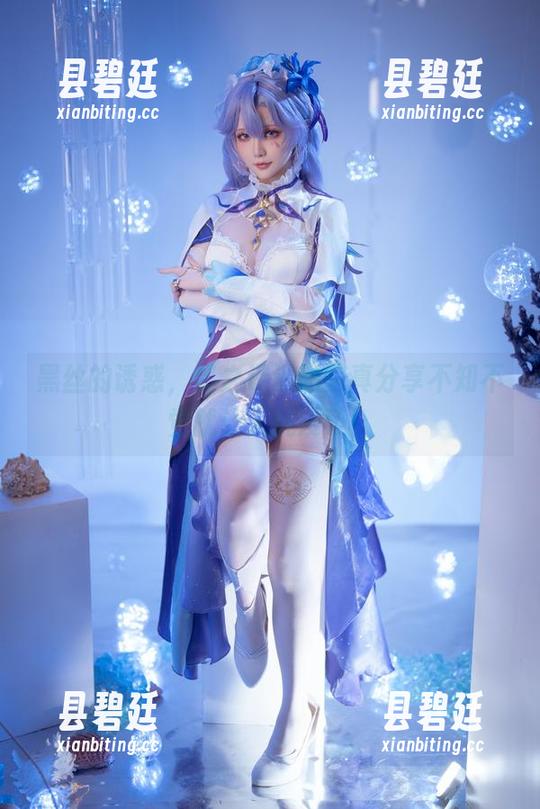 黑丝的诱惑，星之迟迟的写真分享不知不觉就让人沉浸了。