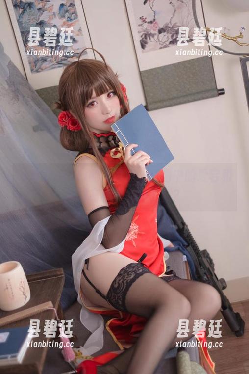 在星野saori的写真里，套图中的爱宕和高雄有种莫名的默契？