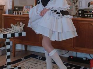 木花琳琳是勇者的女王写真——随意一摆，都透出那么一点点的威严…