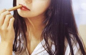 果团网 – 看吧！莫雅淇高跟鞋作品，仗着这鞋子，我也拽一拽！